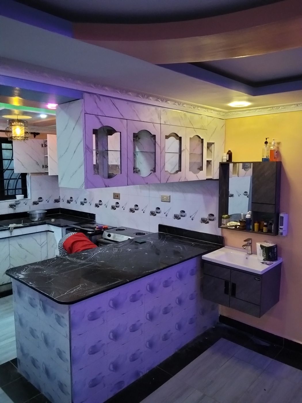 Kitchen & bar island
